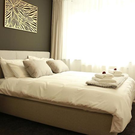 Am City Apartment 24H Self-Check-In, Free Parking, U-Bahn 350M, Netflix Nuremberg Extérieur photo